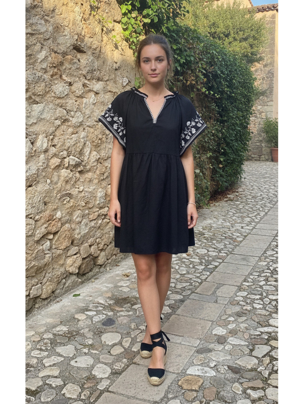 Old Navy Black Embroidered Short Sleeve Dress XS